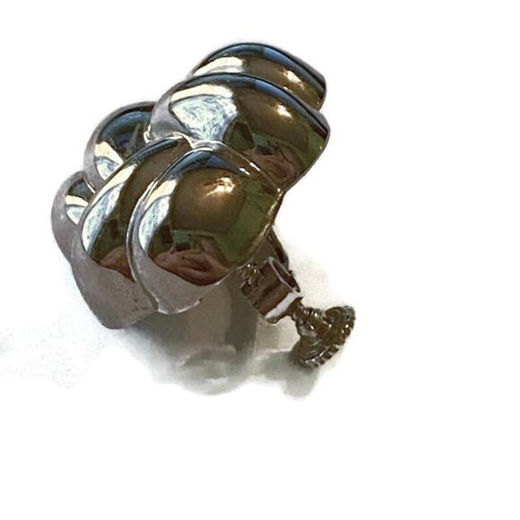 Napier Screw Back Earrings Love Knot Signed Art Deco Lightweight Contemporary - Picture 5 of 6